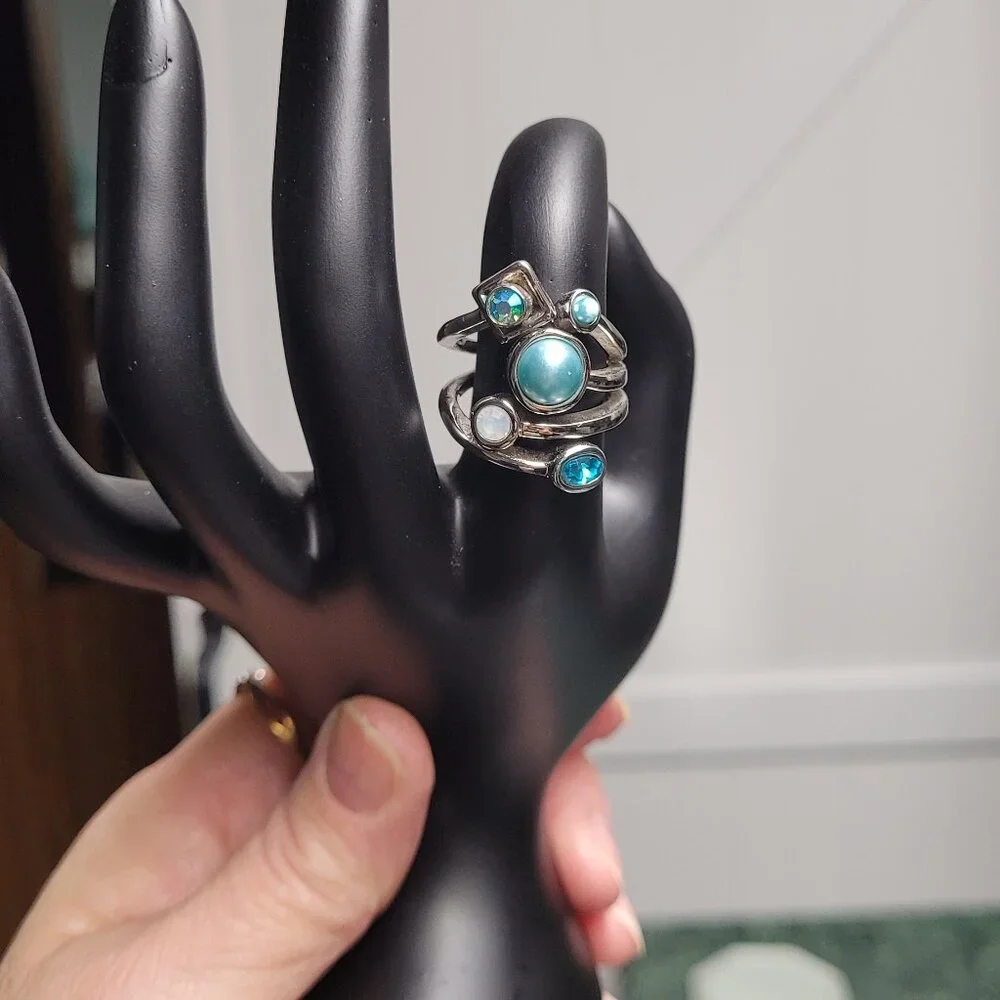 Lia sophia Sz 7 “Comet” ring, cut crystals and glass pearls, silver tone. EUC